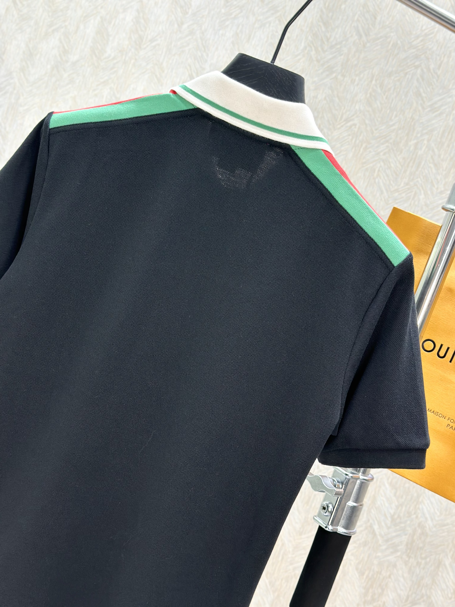 Áo polo Gucci GC kẻ viền vai phối màu cổ túi logo ngực Like Auth 1-1 on web VTN